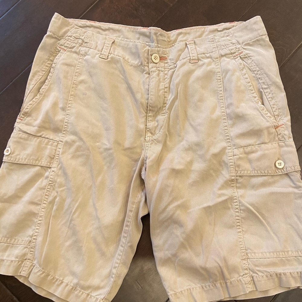 Men’s Tommy bahama size 34 cargo shorts